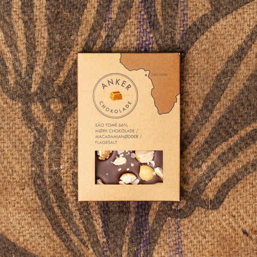 Anker Chokolade - São Tomé 66% Mørk chokolade m. macadamia nødder og flagesalt