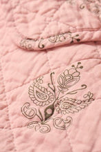 Indlæs billede til gallerivisning Quilt rosa m/mørkegråt blokmønster