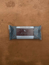Indlæs billede til gallerivisning Karamel Kompagniet karamelbar &quot;lakrids med sydesalt i lys chokolade&quot;