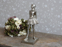 Indlæs billede til gallerivisning Chic Antique stående ballerina fv. sølv