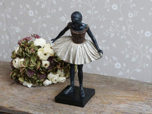 Indlæs billede til gallerivisning Chic Antique bukkende ballerina fv. mocca
