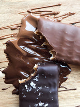 Indlæs billede til gallerivisning Karamel Kompagniet karamelbar &quot;klassisk fløde i mørk chokolade&quot;